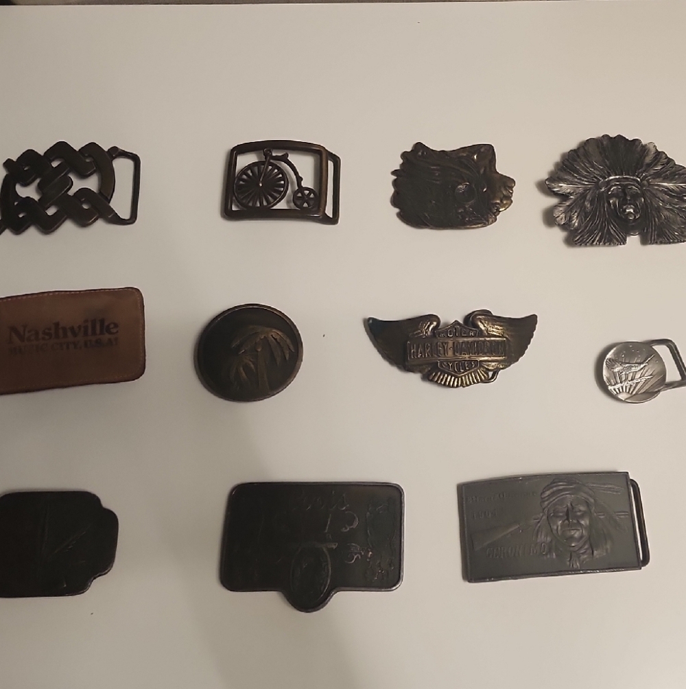 Metal Belt Buckle - Black and Gold